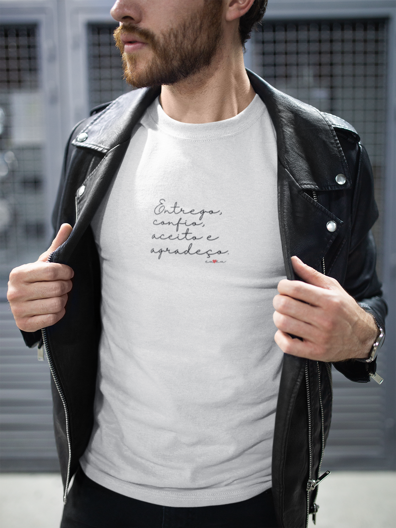 CAMISETA ENTREGO CONFIO ACEITO E AGRADEÇO 2