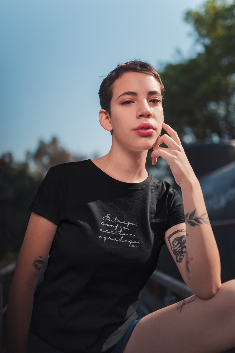 CAMISETA ENTREGO CONFIO ACEITO E AGRADEÇO 2