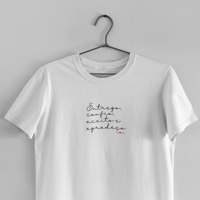 CAMISETA ENTREGO CONFIO ACEITO E AGRADEÇO 2