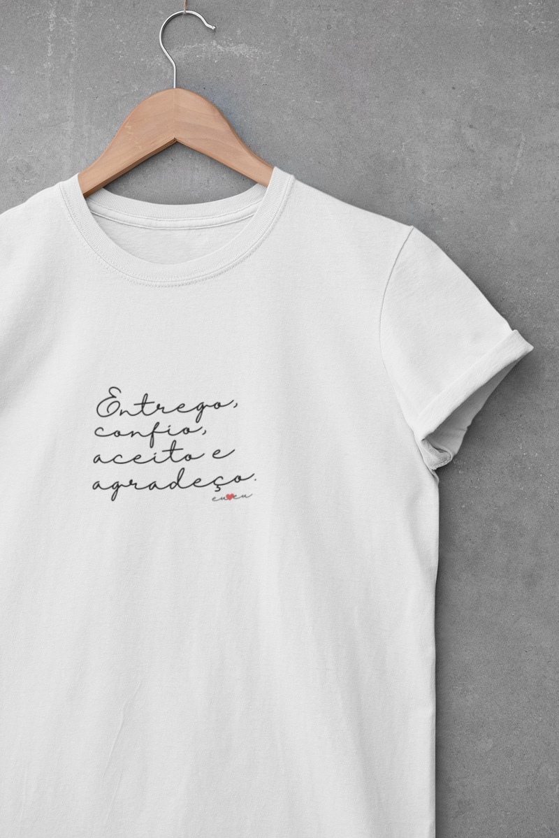 CAMISETA ENTREGO CONFIO ACEITO E AGRADEÇO 2
