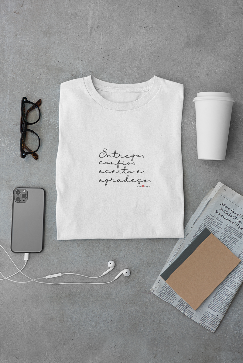 CAMISETA ENTREGO CONFIO ACEITO E AGRADEÇO 2