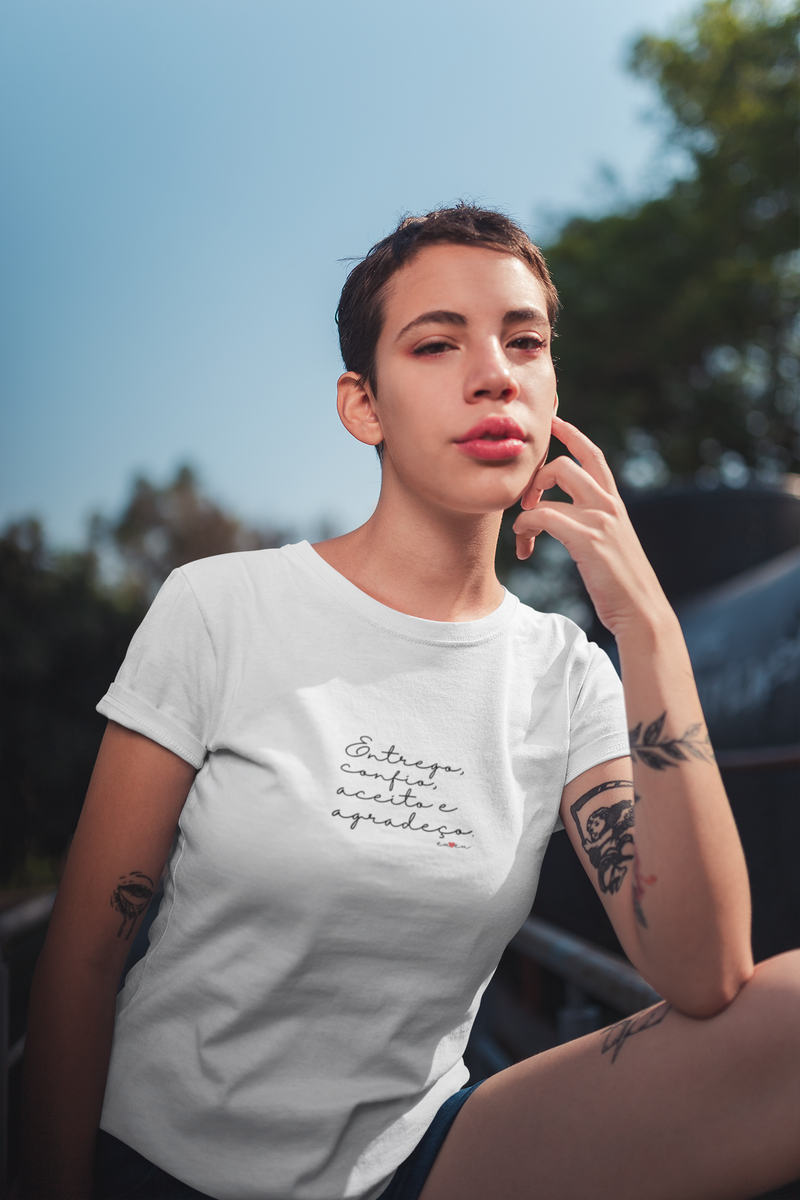 CAMISETA ENTREGO CONFIO ACEITO E AGRADEÇO 2