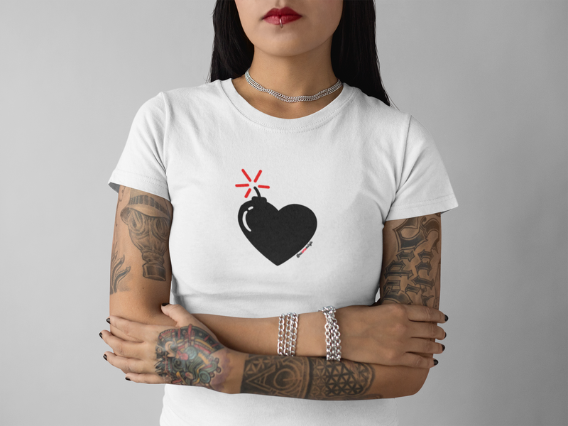 CAMISETA LOVE BOMB