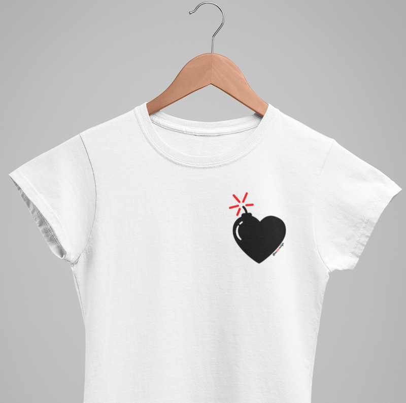 CAMISETA LOVE BOMB ESTAMPA PEQUENA
