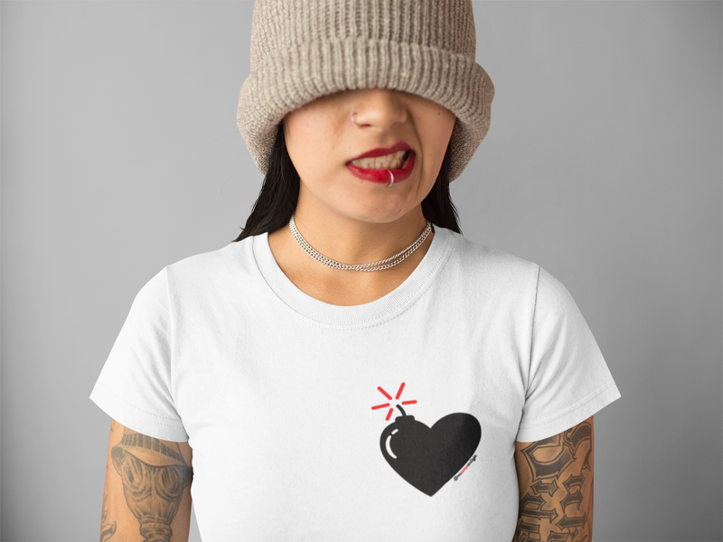 CAMISETA LOVE BOMB ESTAMPA PEQUENA
