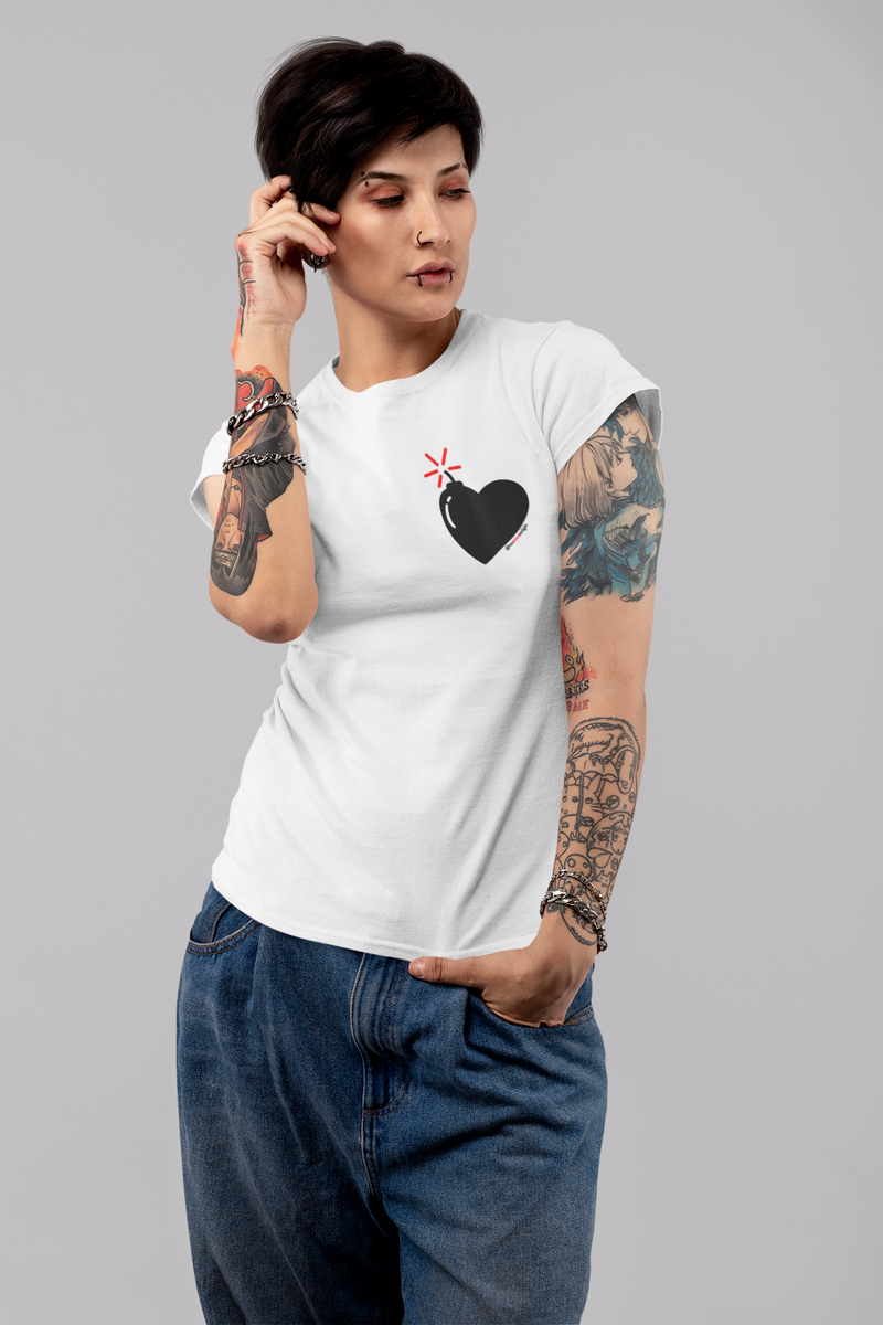 CAMISETA LOVE BOMB ESTAMPA PEQUENA