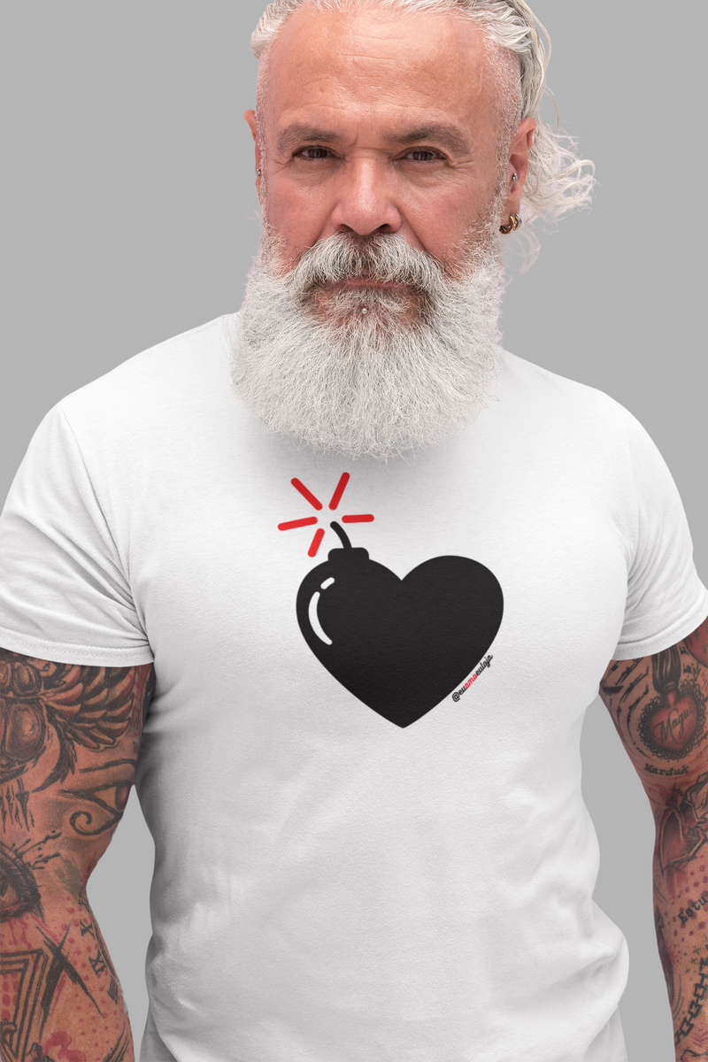 CAMISETA LOVE BOMB