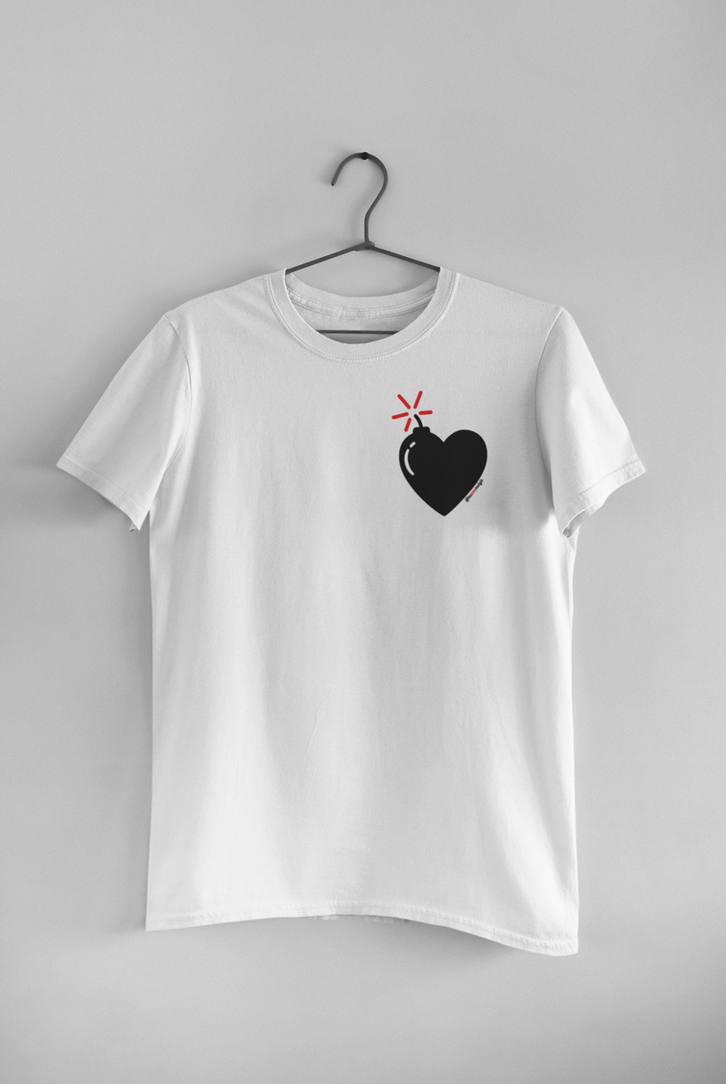 CAMISETA LOVE BOMB ESTAMPA PEQUENA